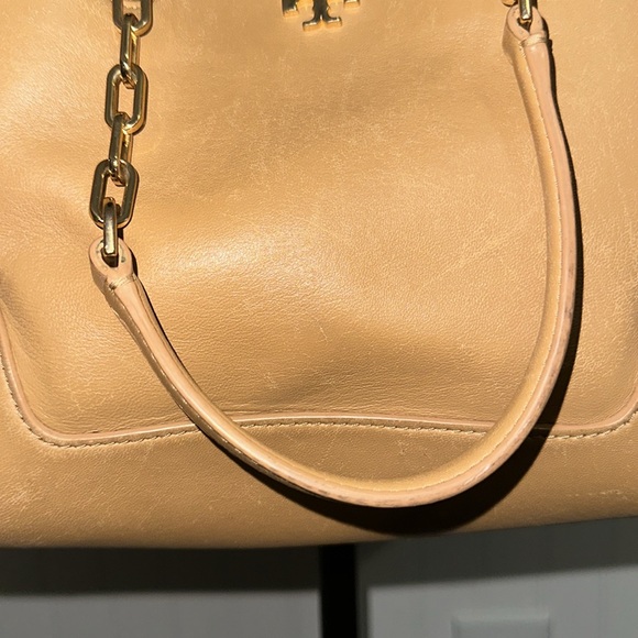 TORY BURCH
Leather Chain-Link Handle Bag - Picture 6 of 12